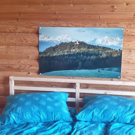 Cosy Spacious Wooden Chalet Na Hrib
